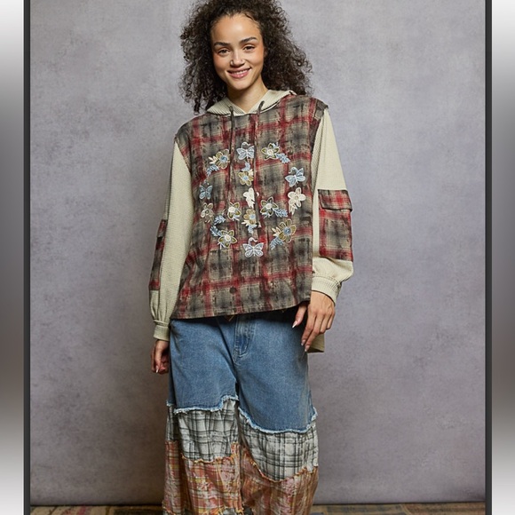 POL ❤️ Plaid Thermal Hoodie with Floral Embroidery - Picture 4 of 5